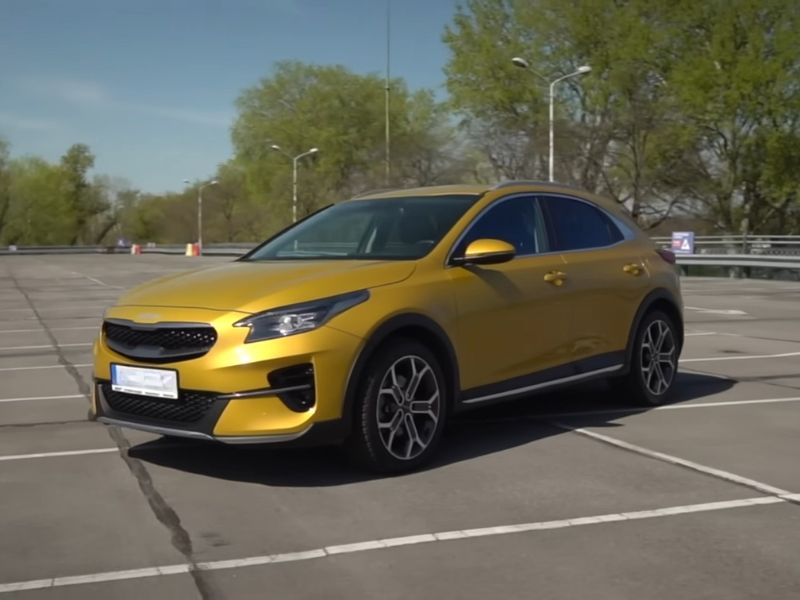 kia creed u žutoj boji