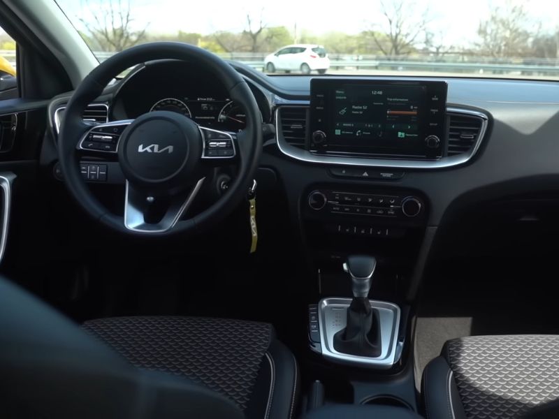 unutrašnji izgled kia creed automobila